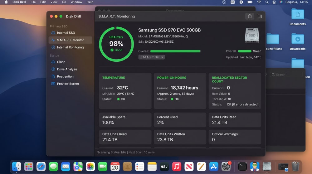 Disk Drill S.M.A.R.T. monitoring panel displaying drive temperature, power-on hours, and reallocated sector count for an internal SSD with a green healthy status.