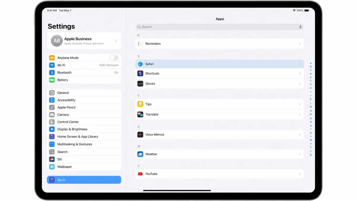 The iPad Settings app with the Apps section open and Safari highlighted in the alphabetical list of installed apps.