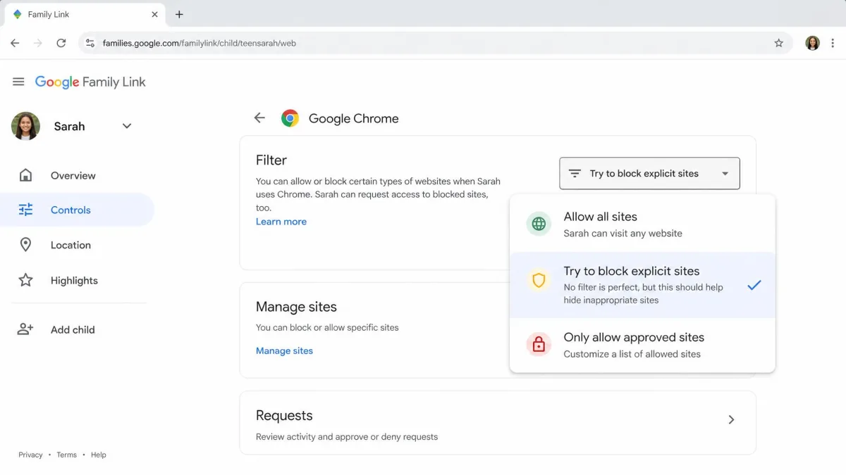 Google Family Link app Chrome web controls showing the filter mode picker with Allow all sites, Try to block explicit sites, and Only allow approved sites.