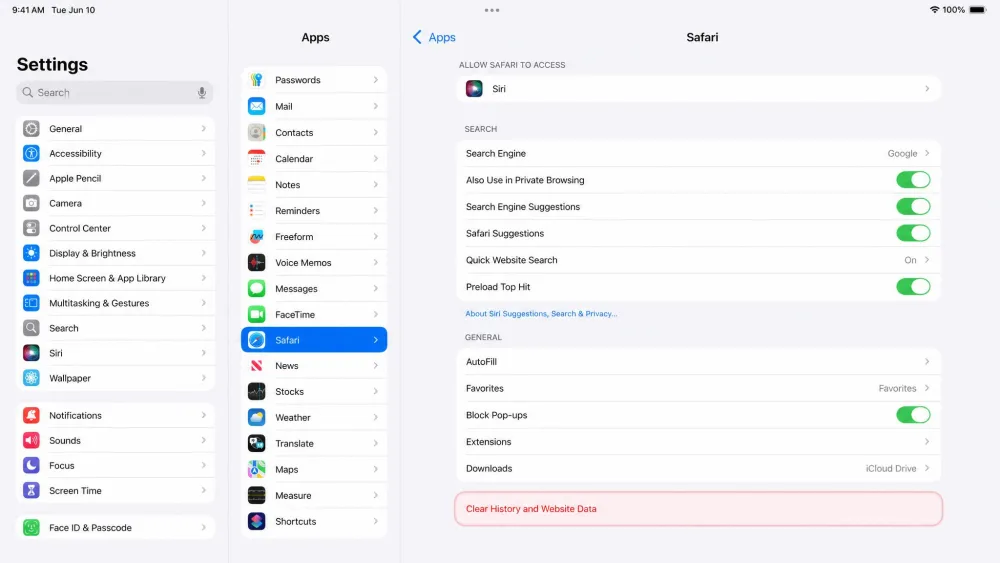 The iPadOS 26 Settings app open at Apps > Safari, with the red Clear History and Website Data button highlighted near the bottom of the Safari settings pane.